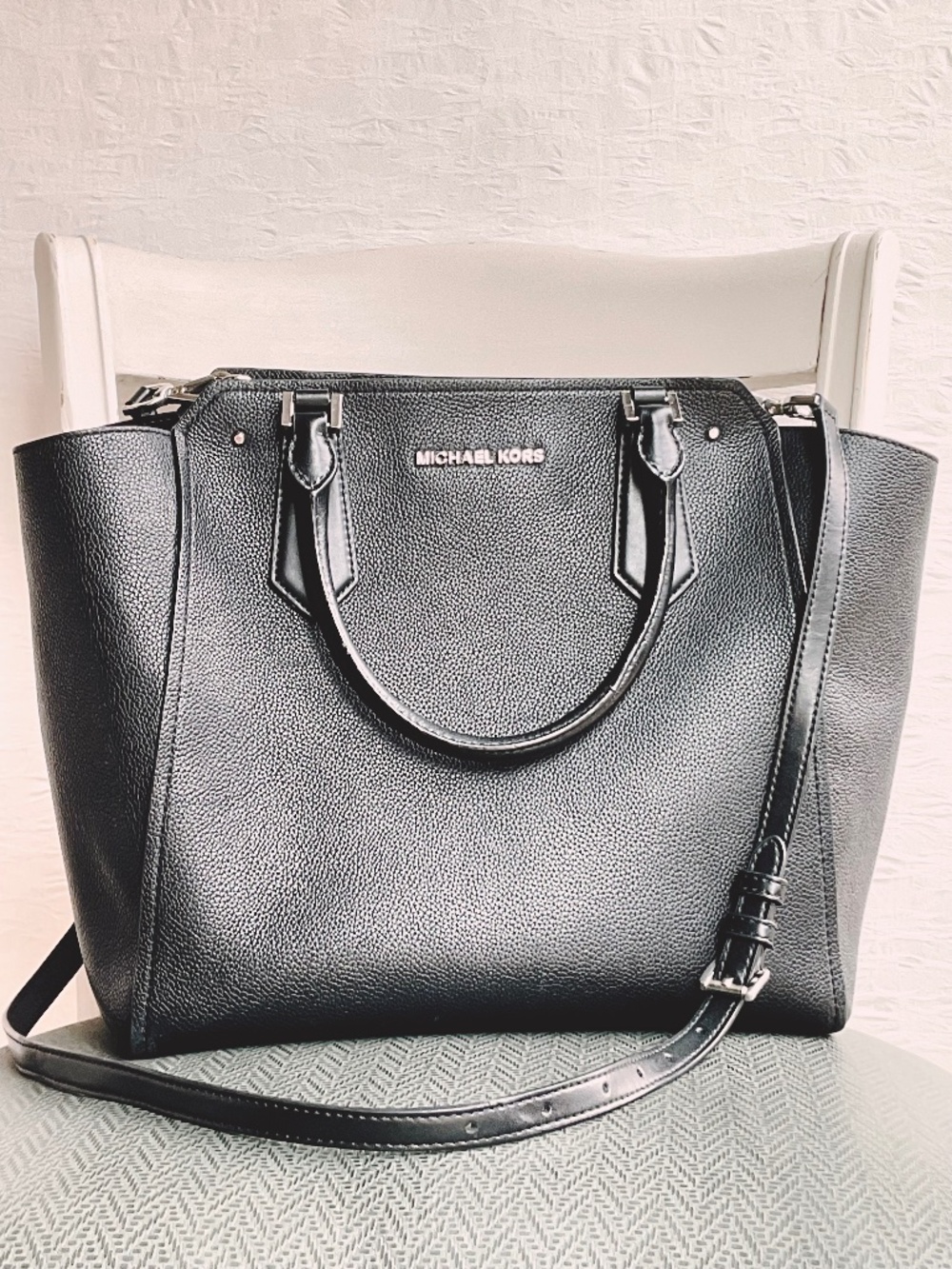 Michael Kors Leather Hayes Large N/S Tote Bag with Crossbody Strap Black